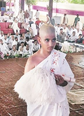 रुहान मेहता दीक्षा के बाद बना मुनि हंसभद्र