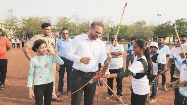 कलेक्टर ने खिलाडिय़ों का किया उत्साहवर्धन