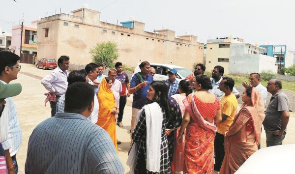 महापौर ने वार्डों का किया निरीक्षण