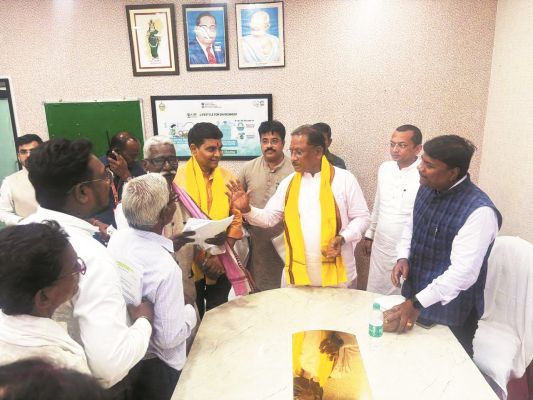 सीएम से मिले डूबान प्रभावित, भूमि आबंटन की मांग