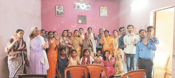 युवाओं को कार्यक्रम के बारे में किया जागरूक