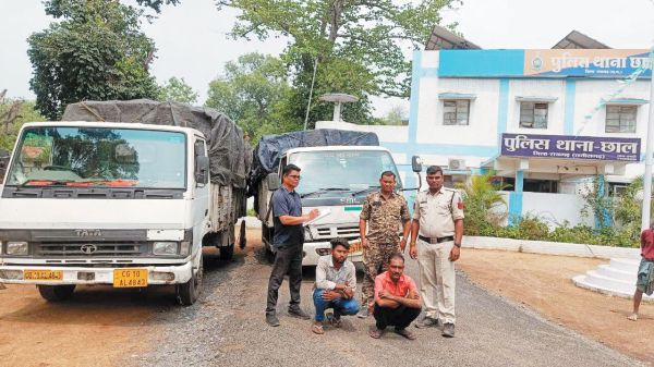 साढ़े 3 लाख का कबाड़ जब्त, दो गिरफ्तार