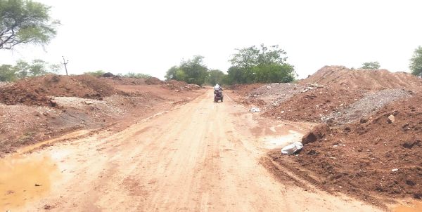 भारतमाला सडक़ परियोजना, अधूरे निर्माण से ग्रामीण परेशान
