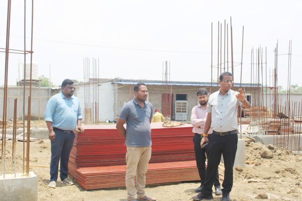  निर्माणाधीन जिला अस्पताल का निरीक्षण