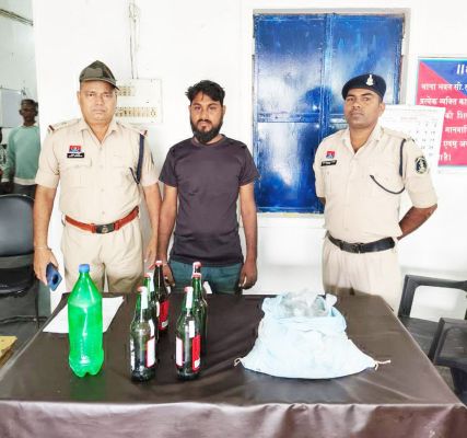 महुआ- देशी शराब संग 2 आरोपी गिरप्तार