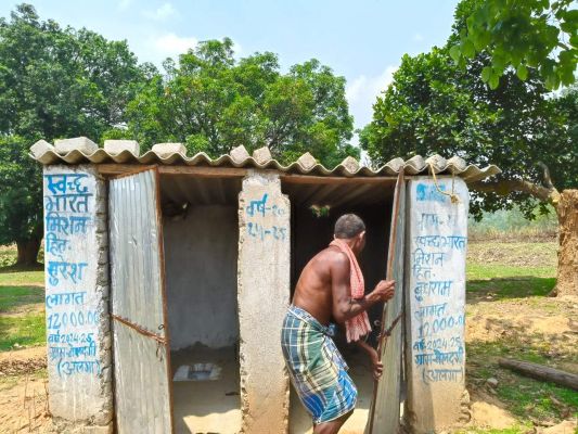 पहाड़ी कोरवा जनजाति शौच के लिए बाहर जाने मजबूर
