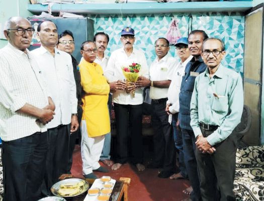 राज्यपाल से सम्मानित होने पर रोमन को दी बधाई