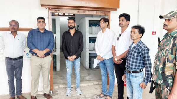 कलेक्टर ने की ईवीएम - वीवीपेटी जांच