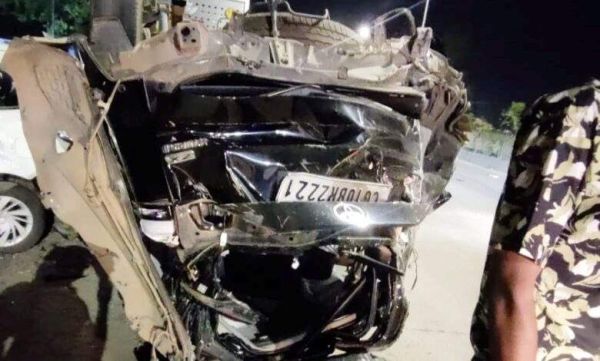  तेज रफ्तार इनोवा का दरवाजा गुटखा थूकते समय खोला, कार पलटी – युवक की मौके पर मौत, दो घायल