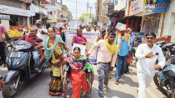 फर्जी दिव्यांग कर्मियों को बर्खास्त करने की मांग