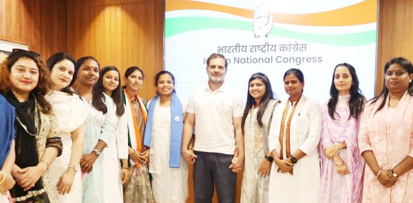 जनपद सदस्य लिली फिर मिली राहुल से