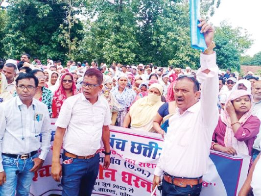 शिक्षकों का विरोध प्रदर्शन तेज, युक्तियुक्तकरण की काउंसलिंग के खिलाफ धरना
