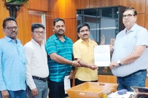 एनएमडीसी भर्ती में खान से प्रभावित स्थानीय युवाओं को प्राथमिकता देने की मांग