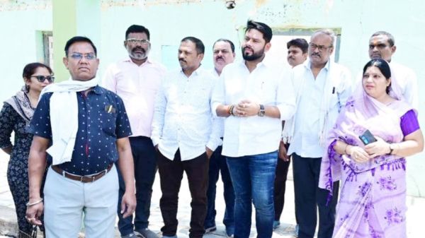 कांग्रेस ने एक साल पहले स्कूलों के छप्पर उजडऩे की मनाई बरसी