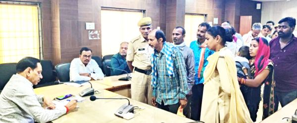 भूमि विवाद, राशन व आधार कार्ड की दिक्कत समेत मिले 32 आवेदन