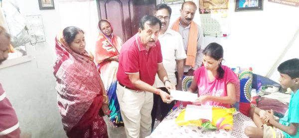 महिला के इलाज के लिए एक लाख की आर्थिक सहायता मंजूर