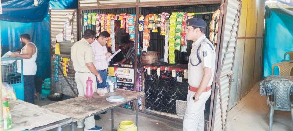  6 दुकानों में छापा