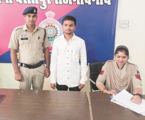 बाइक चोर पकड़ाया,  एक की तलाश
