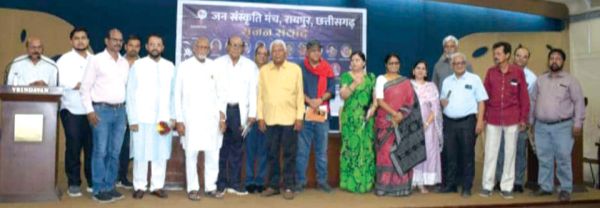 मनुष्य को बांटती है सत्ता और व्यवस्था...लेकिन कविता जोड़ती है- शर्मा