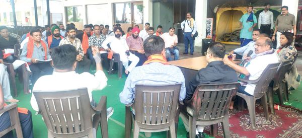 पंडरी कपड़ा मार्केट विवाद, पुरंदर की दखल 52 दुकानों पर कार्रवाई रूकी