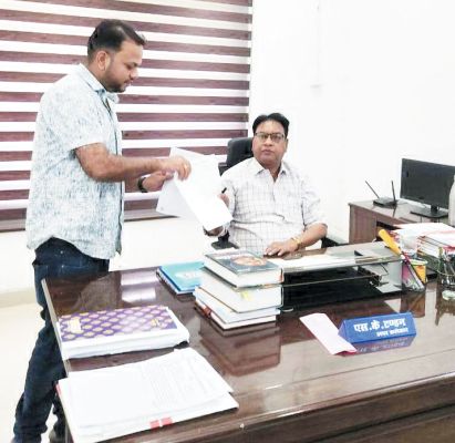 पीएम आवास की स्वीकृति में गड़बड़ी का आरोप, ज्ञापन