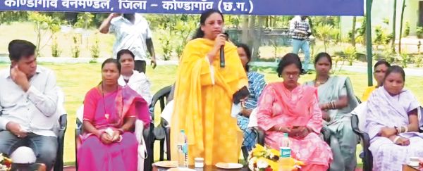 एक पेड़ मां के नाम रोपित कर मना पर्यावरण दिवस