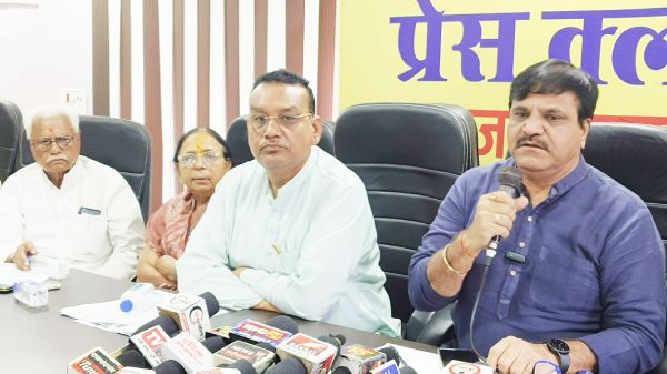 युक्तियुक्तकरण के आड़ में सरकारी स्कूलों को बंद करने की साजिश-दुबे