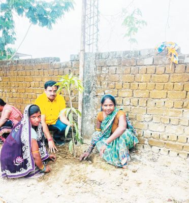 संकल्प पर्यावरण संरक्षण समिति ने एक पेड़ माँ के नाम किया पौधरोपण