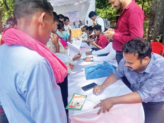 पुनर्वास शिविर से सैकड़ों को मिला लाभ