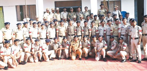 मुठभेड़ में साहस व वीरता का परिचय देने वाले पुलिस कर्मी पदोन्नत