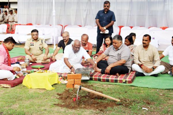 थाना मणिपुर के भवन के लिए सांसद-विधायक ने किया भूमिपूजन