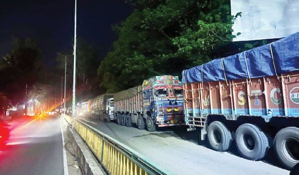 प्रतिबंधित मार्ग से कोयला परिवहन, पार्षद की शिकायत, 9 गाडिय़ां जब्त
