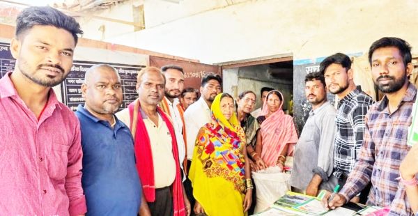 एक साथ मिला तीन माह का चावल