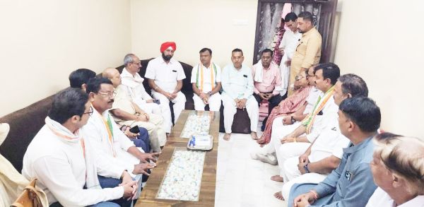 पीसीसी अध्यक्ष बैज ने छाबड़ा परिवार को बंधाया ढांढस