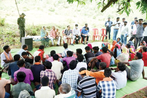 मैनपाट के सुदूर गांवों में कलेक्टर की जनचौपाल, सुनी समस्याएं