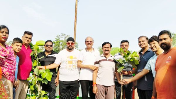 कौरिनभाठा तालाब में चला स्वच्छता अभियान