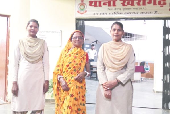 गांजा बेचते महिला पकड़ाई