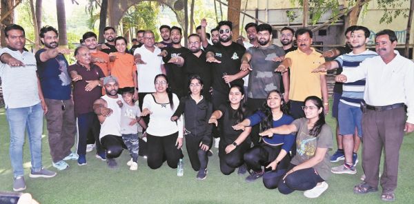 भेलवा तालाब के पाथवे का जन सहयोग से हुई सफाई