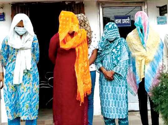 महादेवघाट मारपीट के पीछे सैक्स रैकेट कारण, वाट्सएप चैट से खुलासा