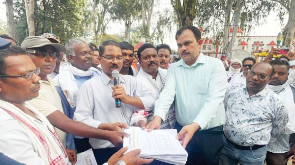 राष्ट्रीय क्रिश्चियन मोर्चा व भारत मुक्ति मोर्चा ने निकली रैली, राष्ट्रपति के नाम सौंपा ज्ञापन