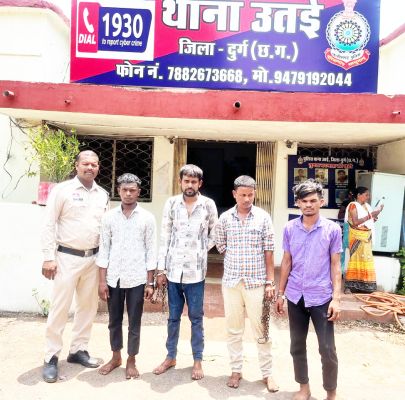 घर में  चोरी, नाबालिग समेत 5 आरोपी गिरफ्तार