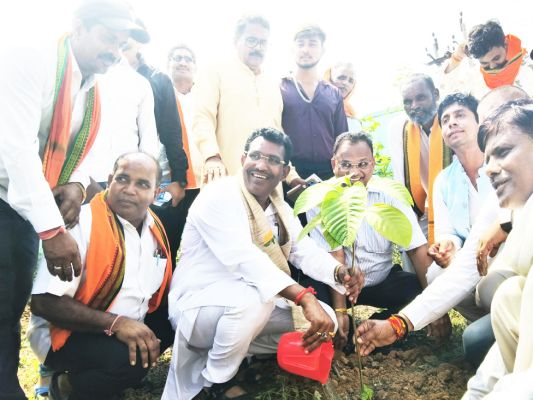 निर्माण कार्यों की भूमि पूजन, मेधावीछात्र-छात्राओं  को सम्मानित कर मनाया विधायक ने जन्मदिन