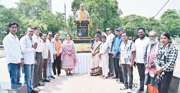 पुण्यतिथि पर याद किए गए वीसी