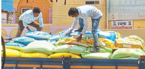 डीएपी खाद की अनुपलब्धता से किसान बैंक से कर्ज लेने में नहीं दिखा रहे रूचि