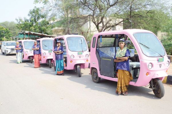 नवा रायपुर के दफ्तरों में आवाजाही हुई आसान, सीबीडी से ई-रिक्शा की सुविधा