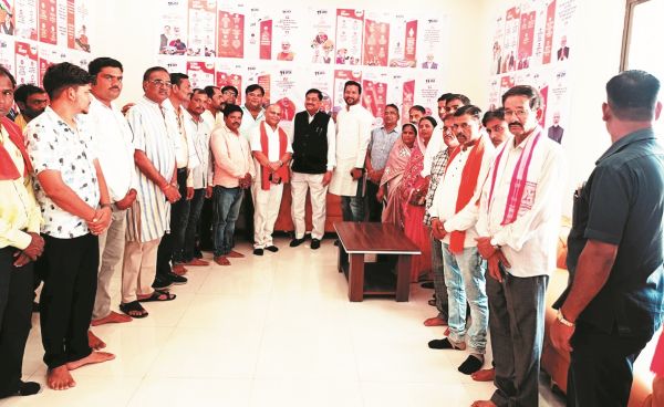 भाजपा कार्यालय में लगी प्रदर्शनी का मंत्री ने किया सराहना