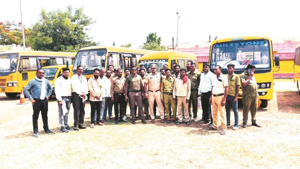 आधा दर्जन स्कूली बसों से 14 हजार की चालानी कार्रवाई