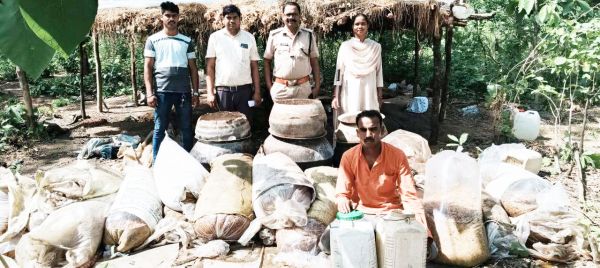  महुआ शराब सहित 1100 किग्रा महुआ लाहन जब्त