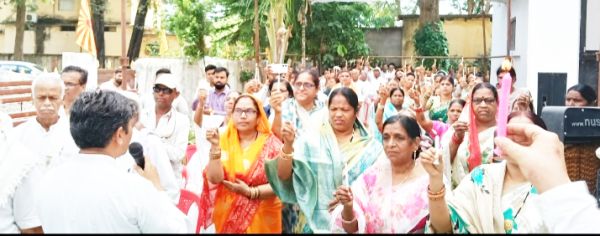एअर इंडिया दुर्घटना  ब्रह्माकुमारीज ने कैंडल जलाकर दी श्रद्धांजलि