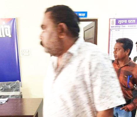 मोहड़ घाट में रेत उत्खनन में लगे वाहन का मालिक गिरफ्तार, पूछताछ जारी